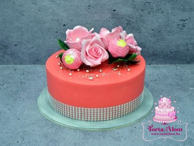 Rózsaszín virágcsokros torta