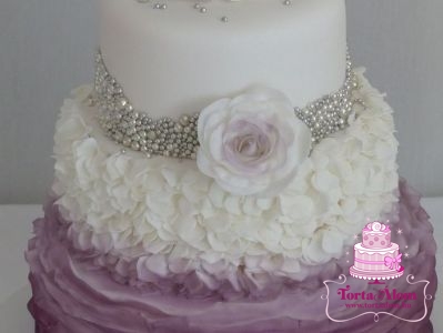 Lila-fehér esküvői torta