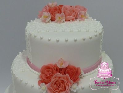 Pink rózsás esküvői torta