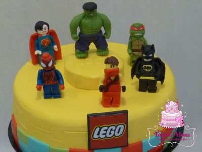 Lego superhősök torta