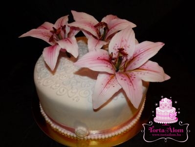 Liliom virágos torta