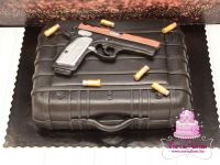 Fegyver táska torta