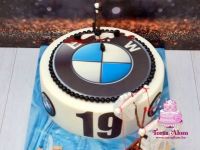 BMW-s torta infúzióval és rákászhajóval
