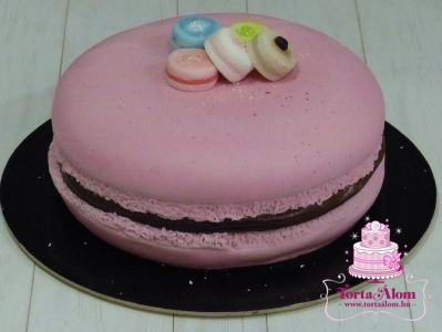 Rózsaszín macaron torta