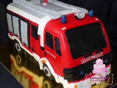 Tűzoltóautó torta
